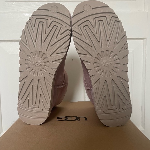 Classic Mini 2 Uggs - Picture 3 of 4